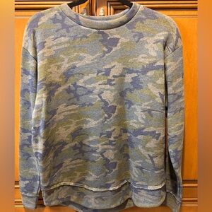 *NWOT* Women's Camouflage Sweatshirt. Size:S